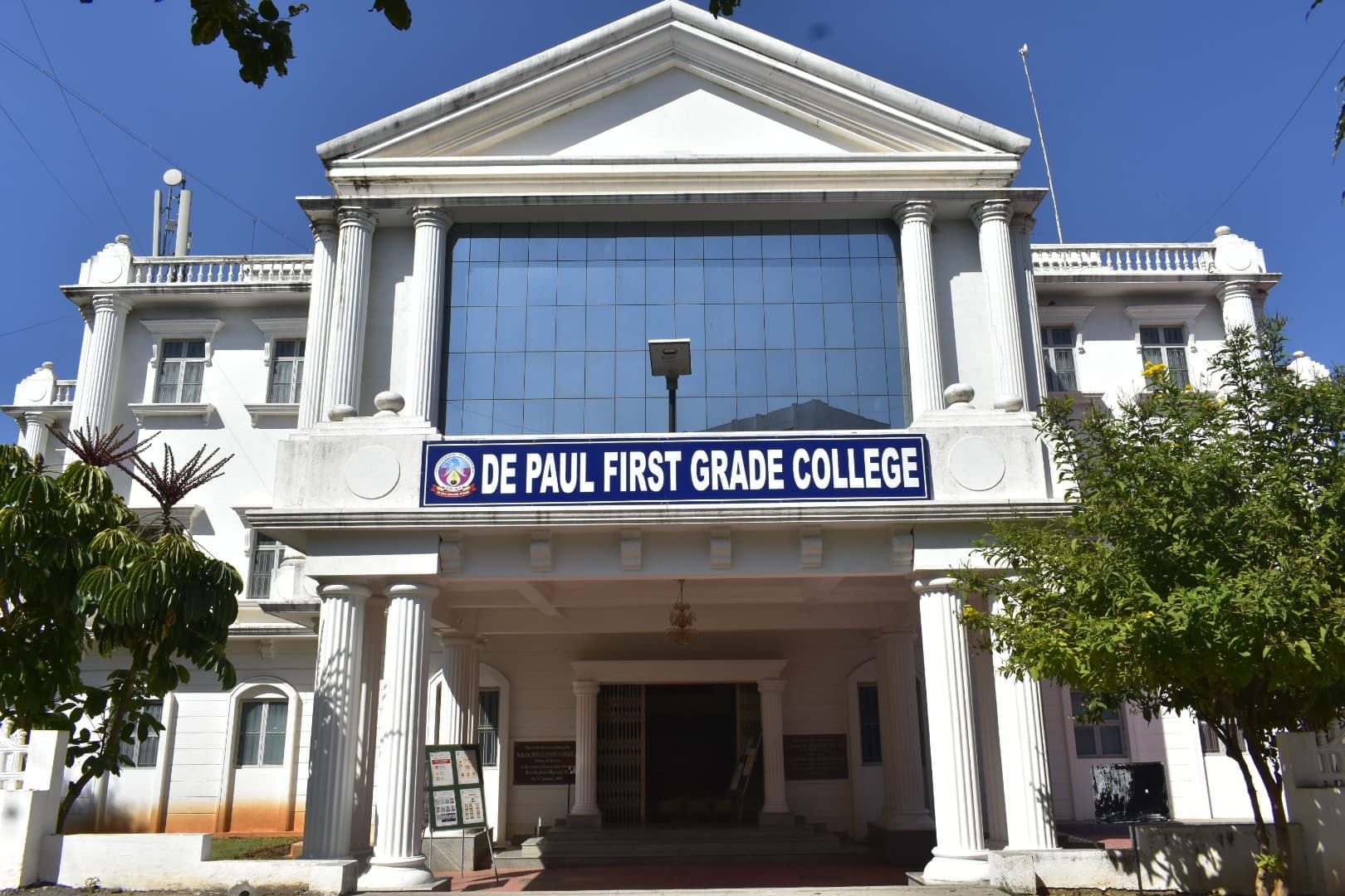 De Paul College